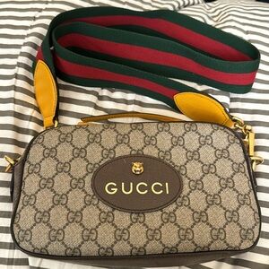 GUCCI NEO VINTAGE GG SUPREME MESSENGER BAG CROSSBODY